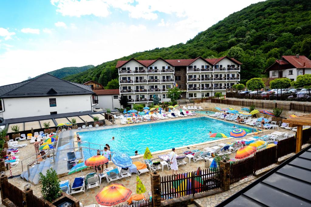 piscine calimanesti caciulata
